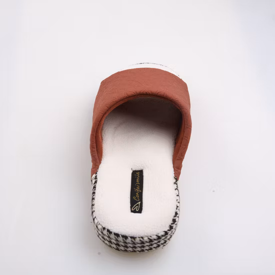 高品質のカスタムロゴホームファーリースライドふわふわスリッパ