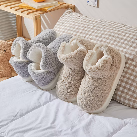 保証された高品質の女性用の暖かい寝室用コットンスリッパ、ふわふわのブーティ付き